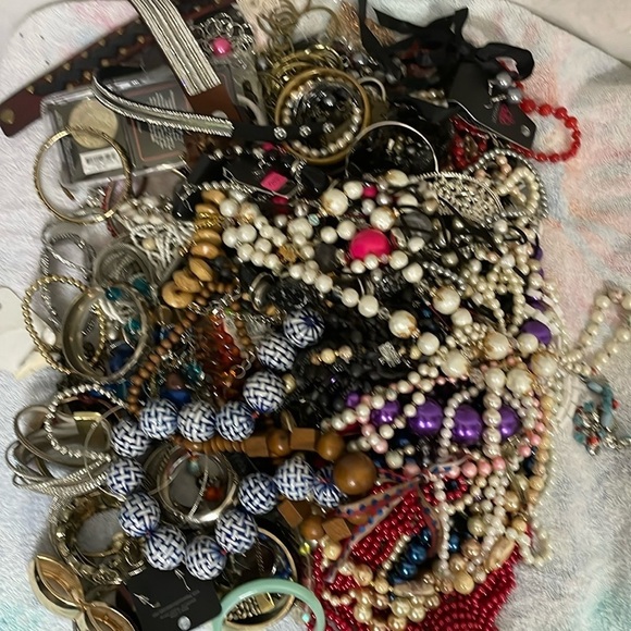 Reseller Jewelry Bundle 30 pieces - Picture 1 of 5